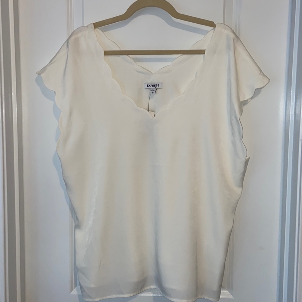 Scalloped neck sleeveless blouse